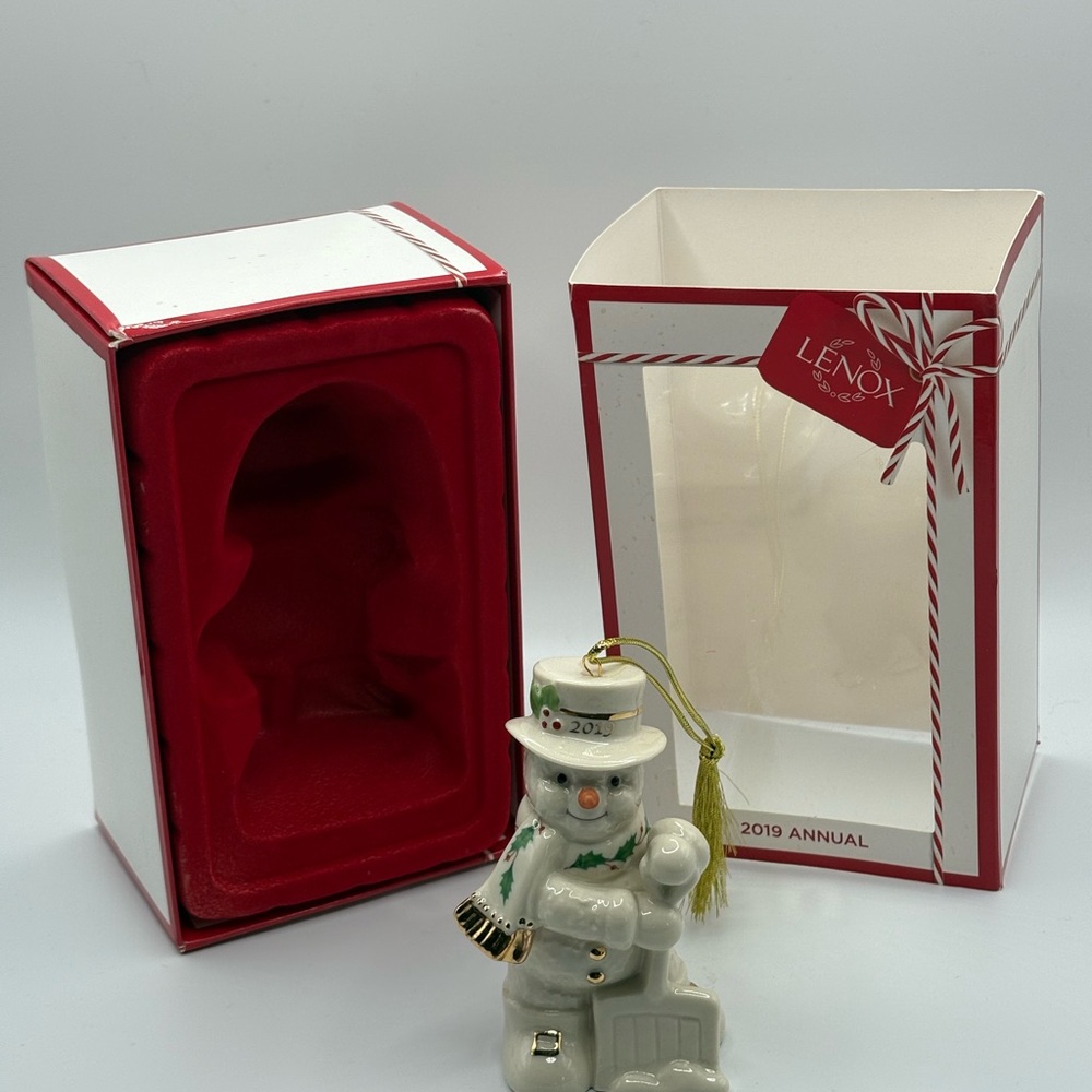 Ceramic Lenox 2019 Annual Shoveling Snowman Ornament In Box 4”